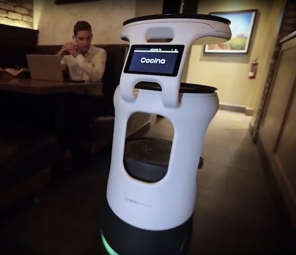 robot-mesero-atiende-restaurante-cubano-miami