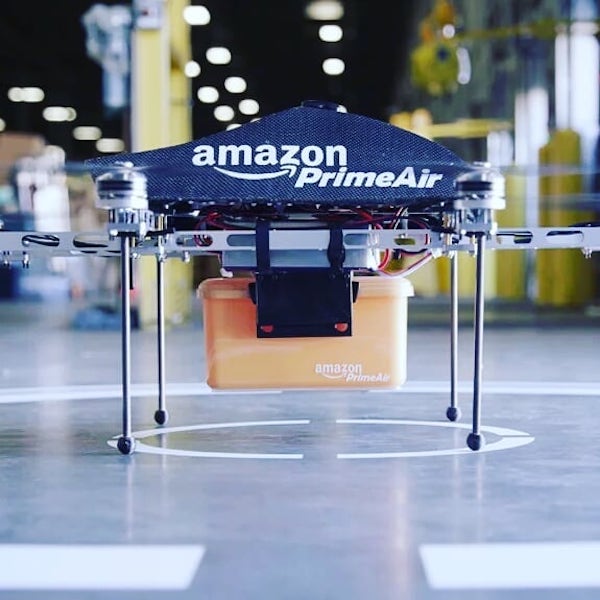 camionetas-amazon-disparan-drones-delivery