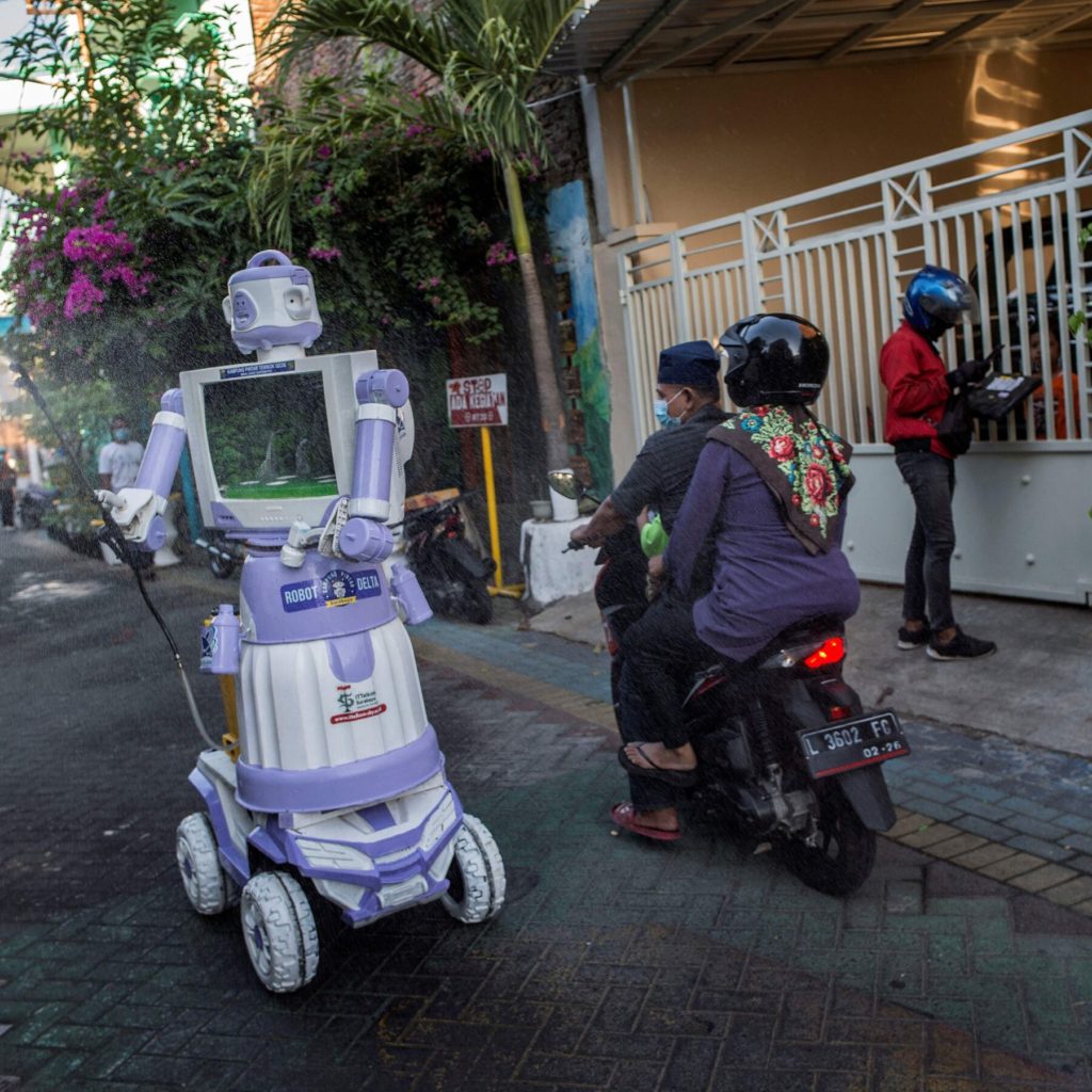 Crean robot de delivery con basura