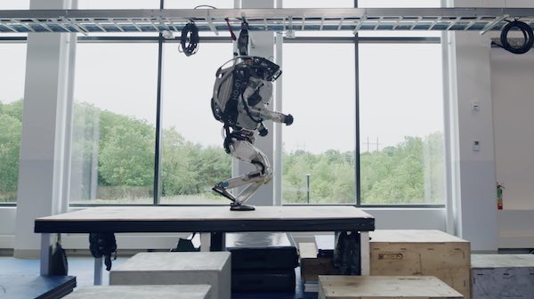 boston-dynamics-robots-video-parkour