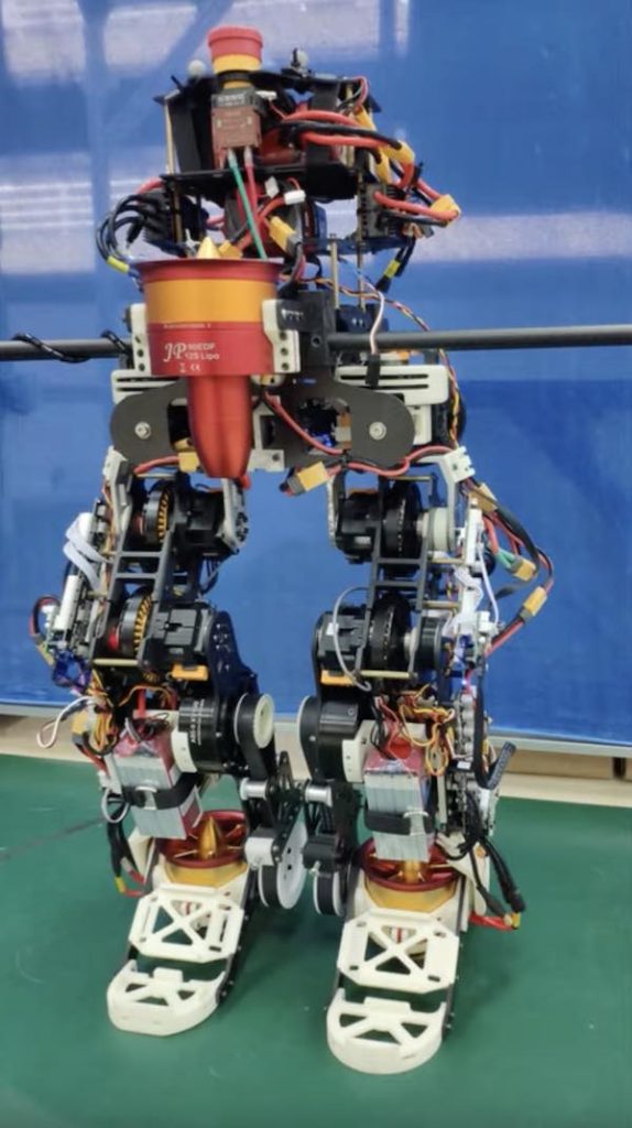robot-bipedo-china-pruebas-video-desarrollo